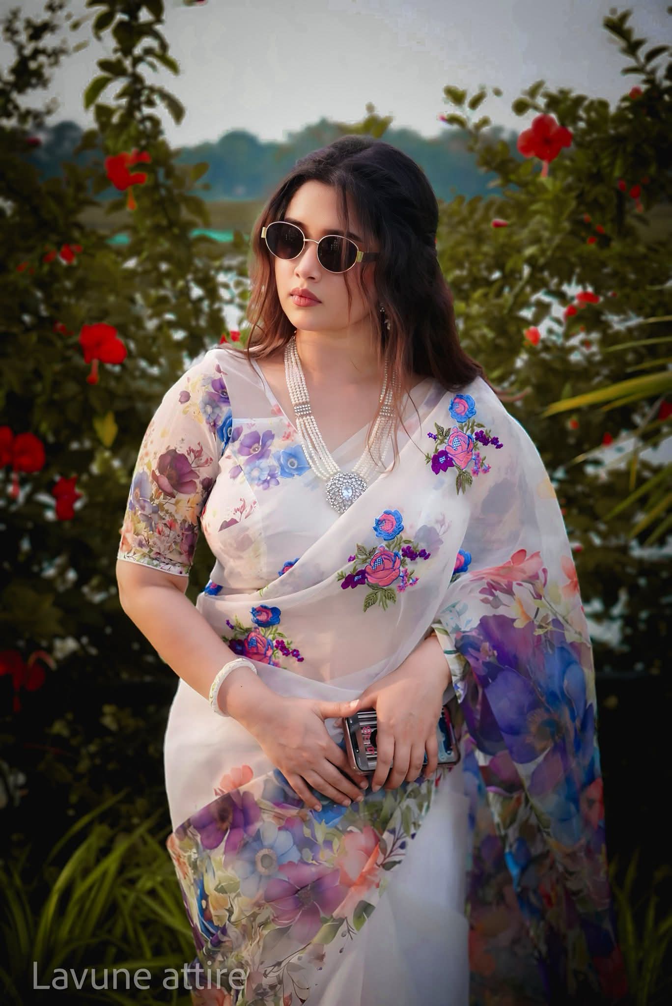 ব্লাউজ পিসসহ চান্দেরি সিল্ক ফ্লোরাল প্রিন্ট শাড়ি, 5 রং