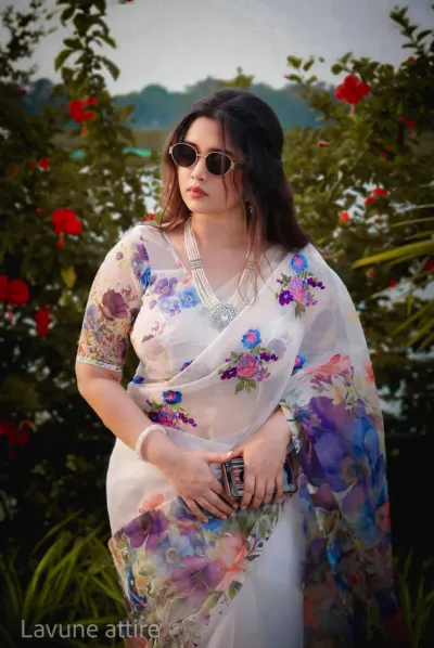 ব্লাউজ পিসসহ চান্দেরি সিল্ক ফ্লোরাল প্রিন্ট শাড়ি, 5 রং