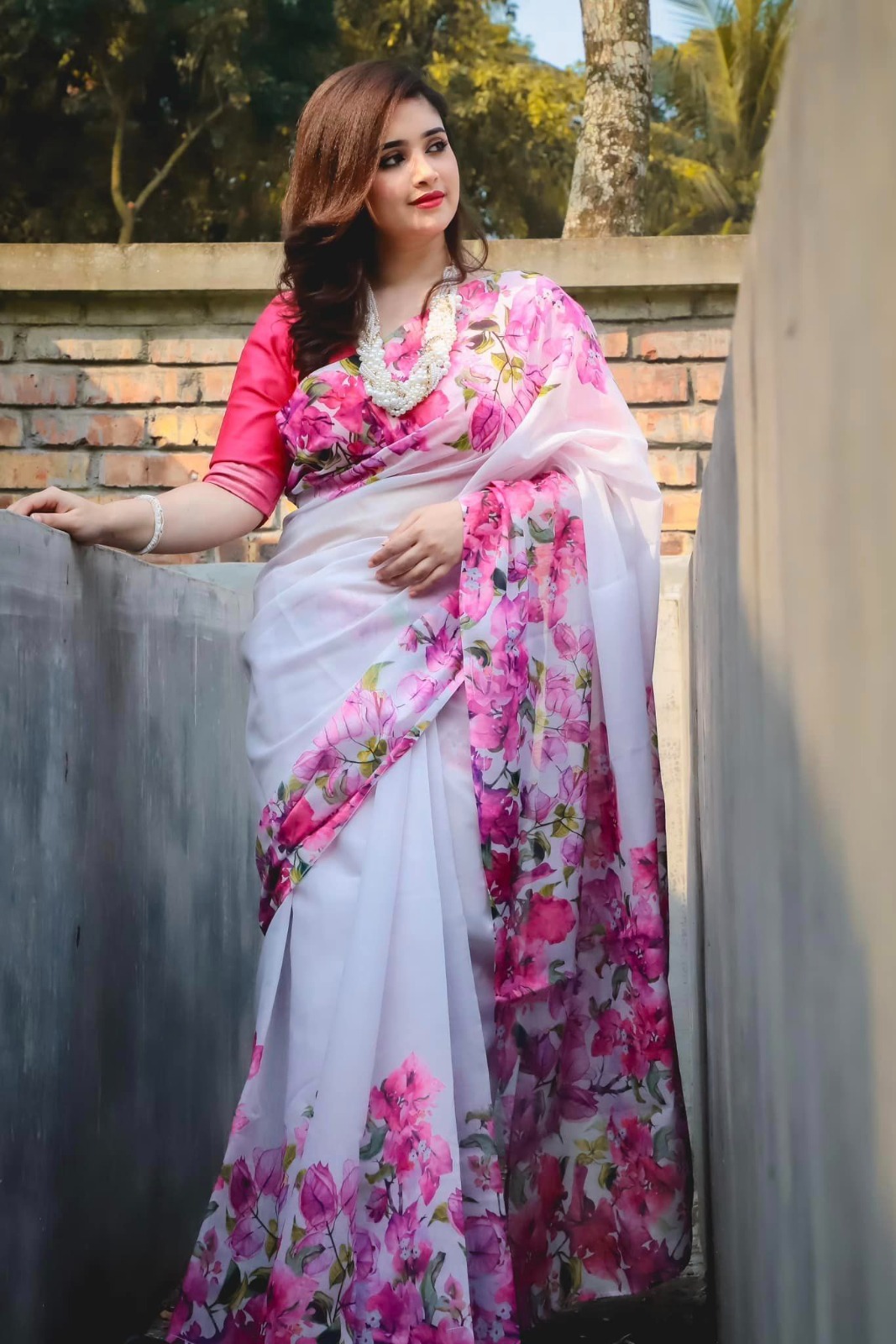 মেয়েদের ডিজিটাল প্রিন্ট চান্দুরি সিল্ক শাড়ি, ব্লাউজ পিস সহ