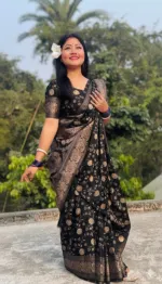 মডার্ন স্কিন প্রিন্ট সিল্ক শাড়ি ও ম্যাচিং ব্লাউজ পিস