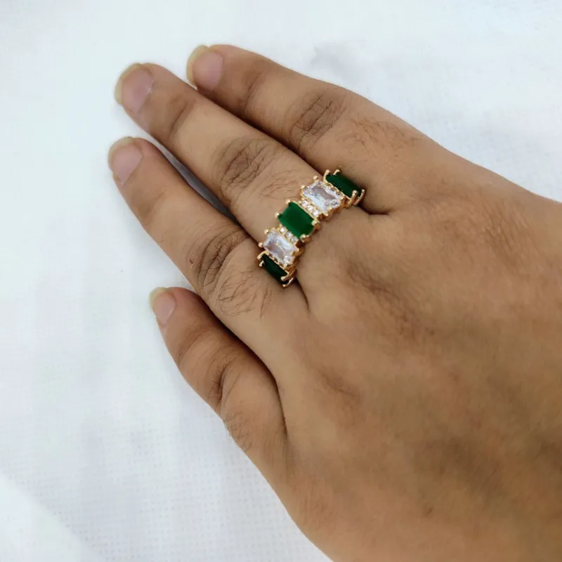 মাল্টিকালার পাথরের গোল্ড রিং