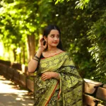 জরি ও পার্ল কাজের সিল্ক কাতান শাড়ি