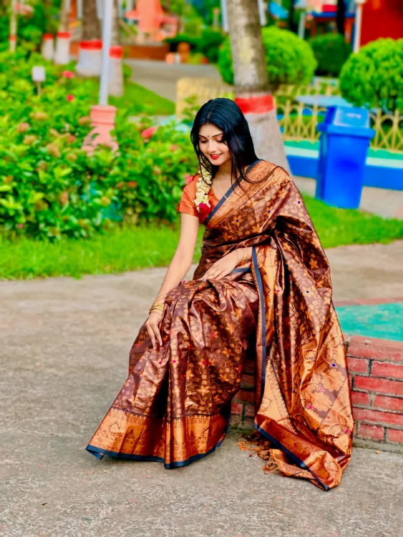 মেয়েদের বেনারসি সিল্ক কাতান শাড়ি, সোনালি সুতার কাজ, 3 রং