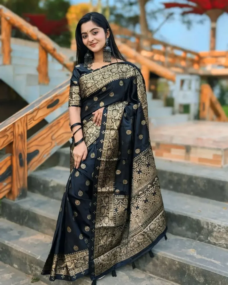 Women's Silk Saree with Skin Print and Matching Blouse Piece
