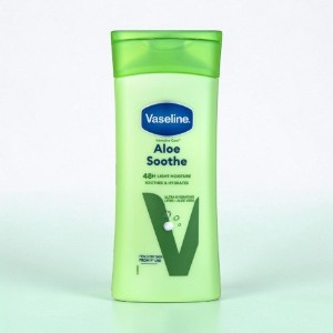 Vaseline Intensive Care Aloe Soothe 48H Light Moisture Body Lotion 200ml