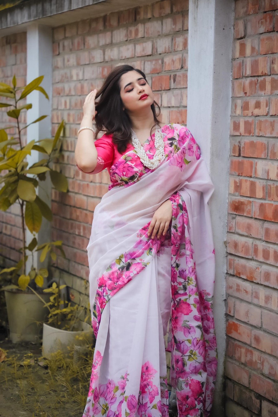 মেয়েদের ডিজিটাল প্রিন্ট চান্দুরি সিল্ক শাড়ি, ব্লাউজ পিস সহ