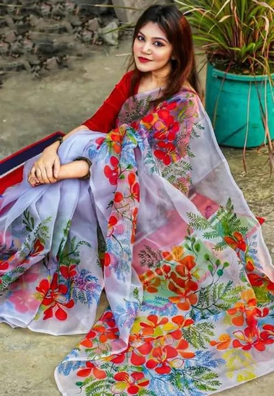 হ্যান্ড পেইন্ট ব্রাশ ওয়ার্ক হাফ সিল্ক শাড়ি, 6টি শেড