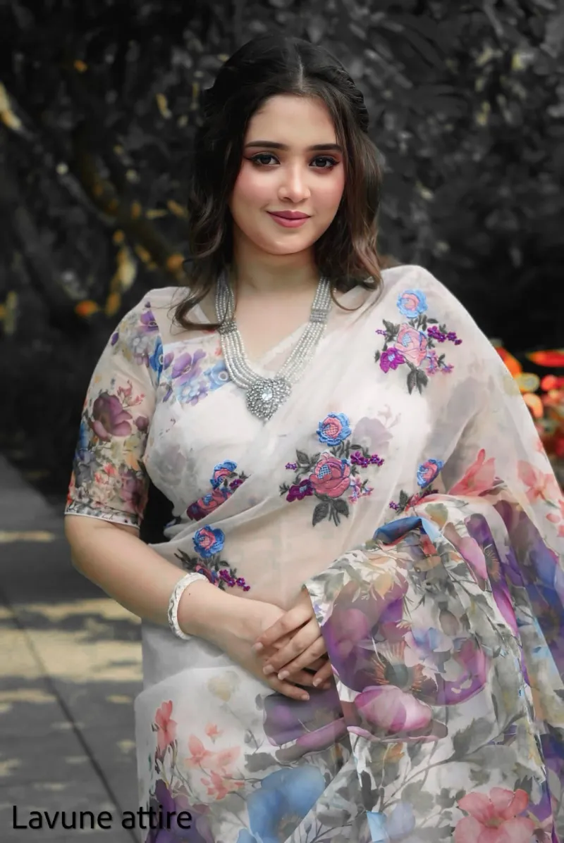 ব্লাউজ পিসসহ চান্দেরি সিল্ক ফ্লোরাল প্রিন্ট শাড়ি, 5 রং