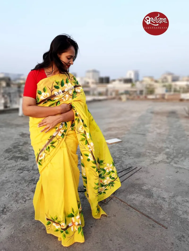 সব বয়সী মহিলাদের হ্যান্ড পেইন্টেড হাফ সিল্ক শাড়ি