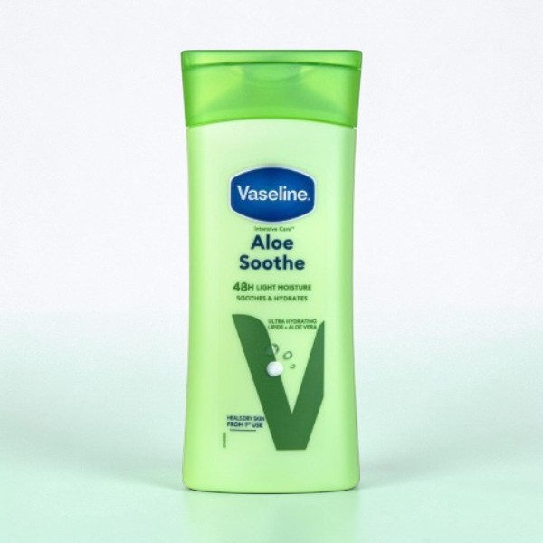 Vaseline Intensive Care Aloe Soothe 48H Light Moisture Body Lotion 200ml