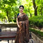 সিরাজগঞ্জের তাঁতে বোনা সিল্ক কাতান শাড়ি