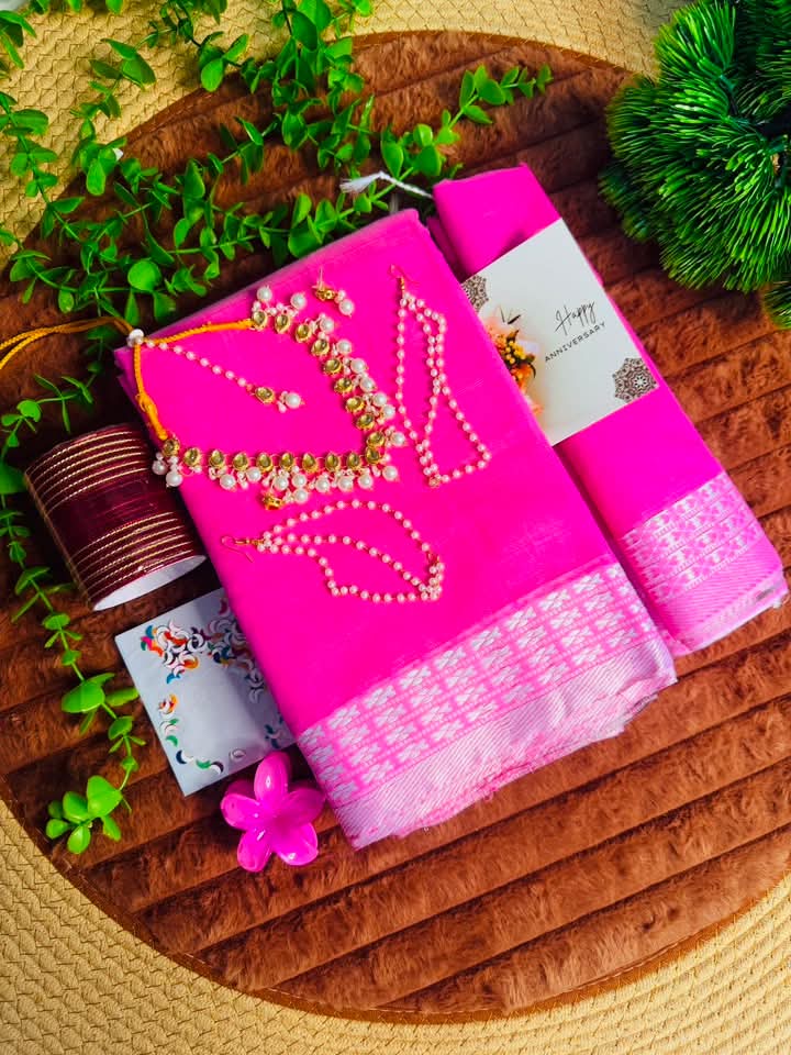 Nakshi Paar Saree Gift Combo with Bangles, Kundan Set and Jhumka