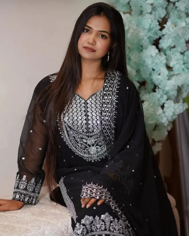 ওয়েটলেস জর্জেট এমব্রয়ডারি থ্রি পিস, সিকুইন ওয়ার্ক