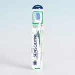 Sensodyne Care & Precision মিডিয়াম টুথব্রাশ (মাঝারি ব্রিসল)