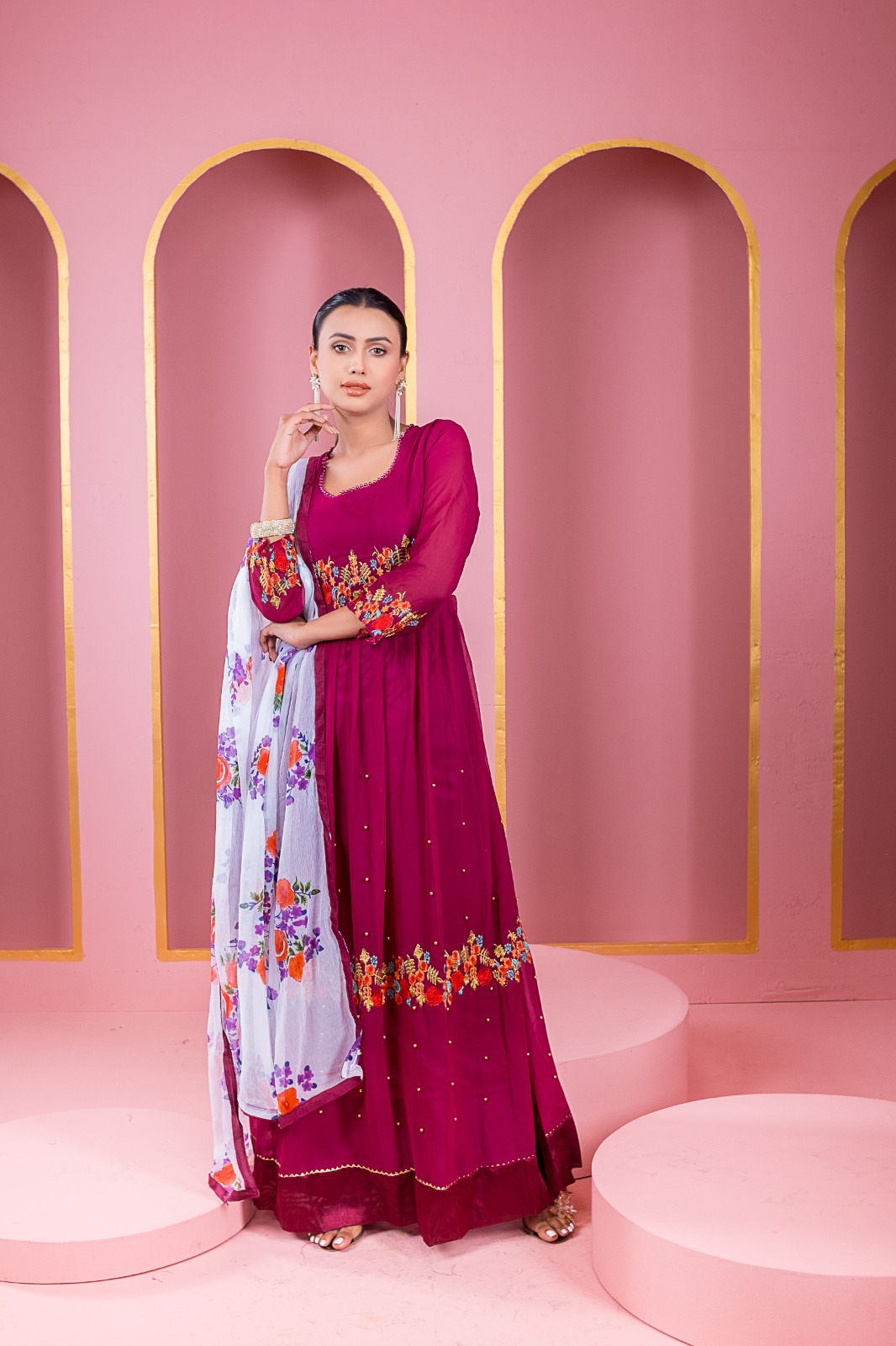 Women's Readymade Georgette Party Gown with Embroidered Orna, 46 Inch