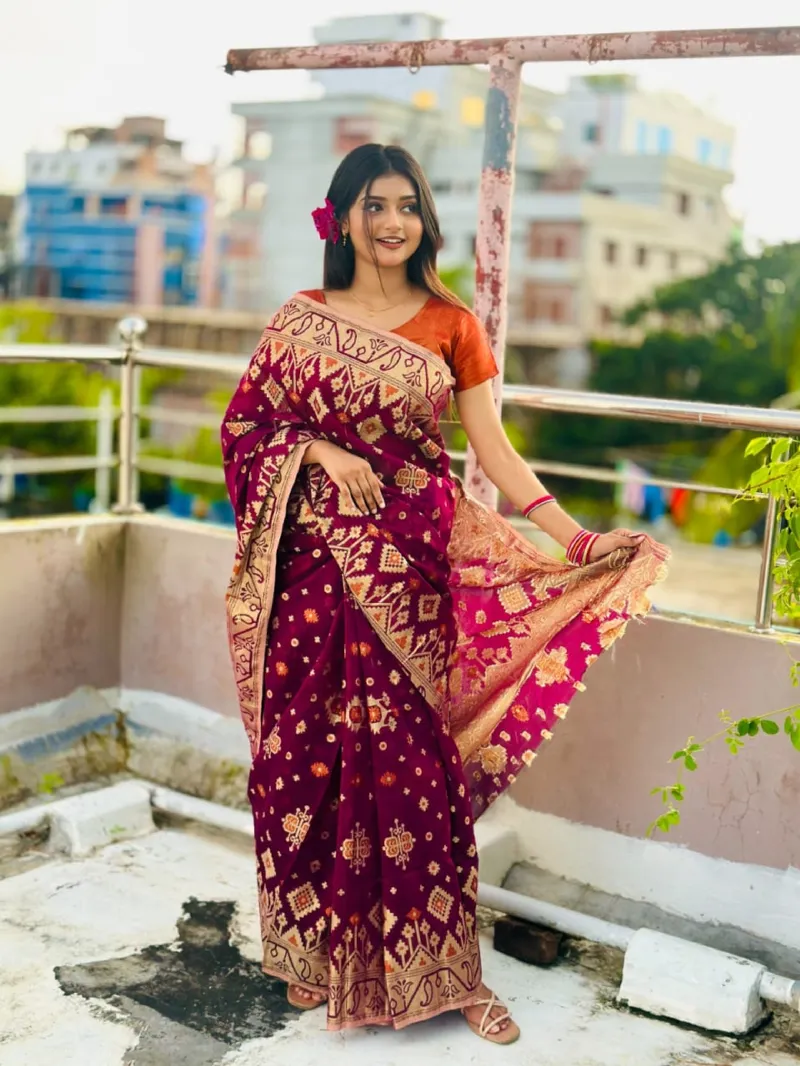 Zari Jamdani Saree with Matching Blouse Piece, 4 Colours