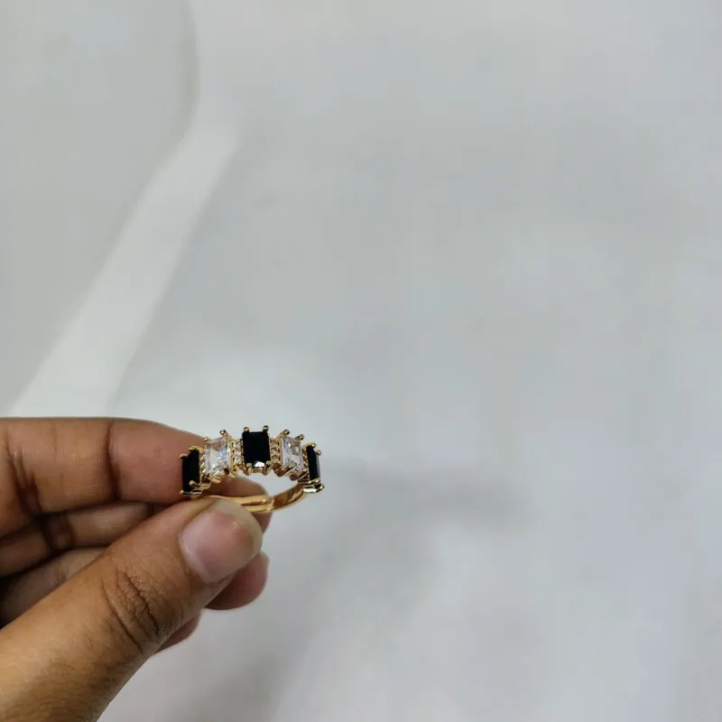 রংধনু রঙের স্টোন বসানো গোল্ডেন আংটি
