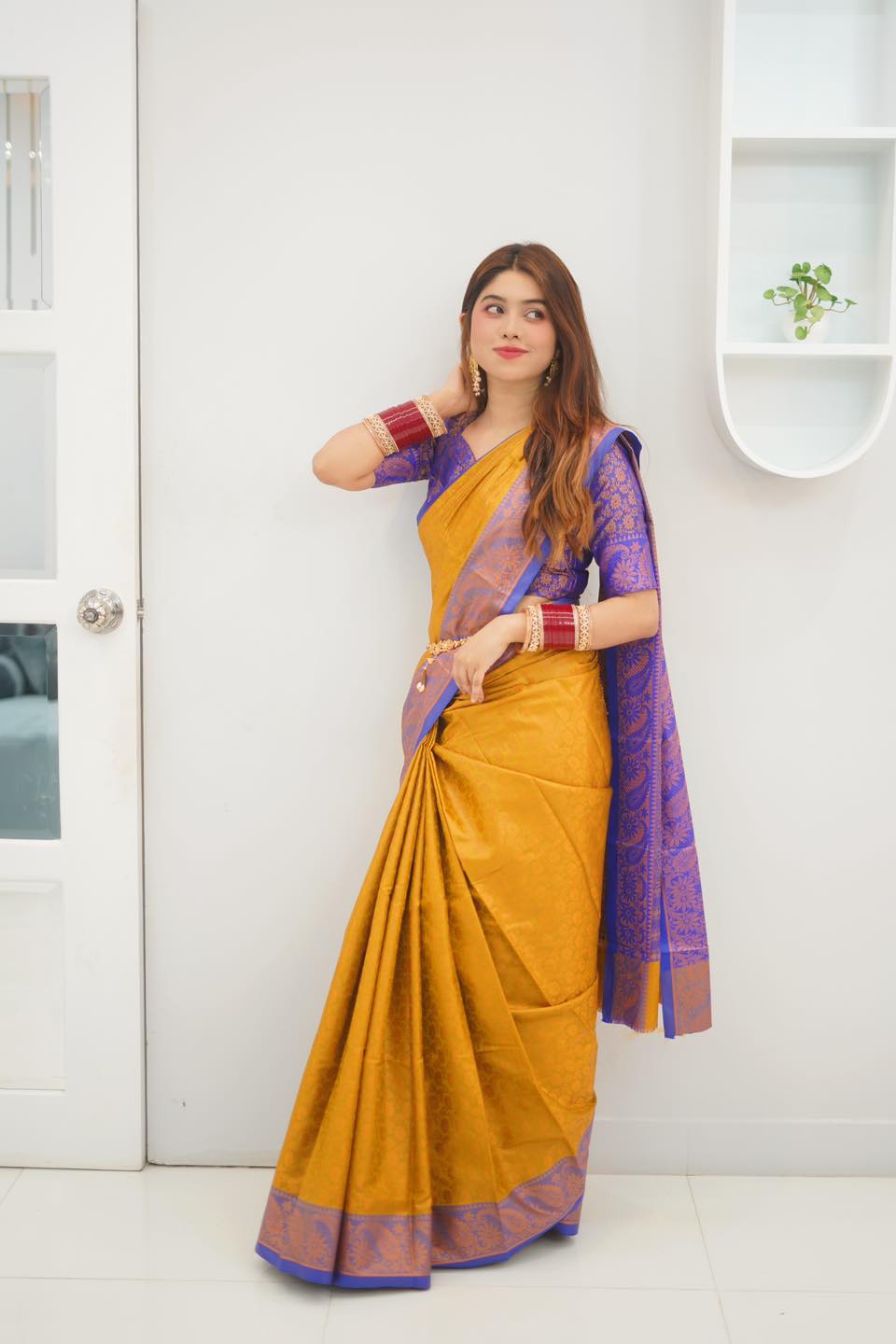 কাঞ্জিভরম কাটান শাড়ি ব্লাউজ পিসসহ
