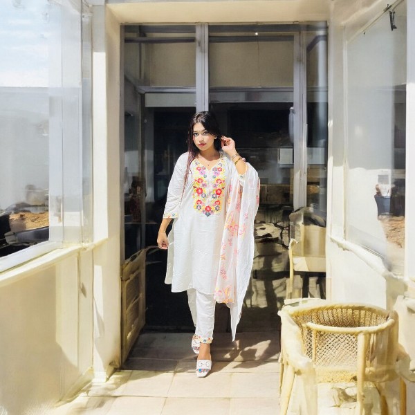 Lilene এমব্রয়ডারি থ্রি পিস সেট
