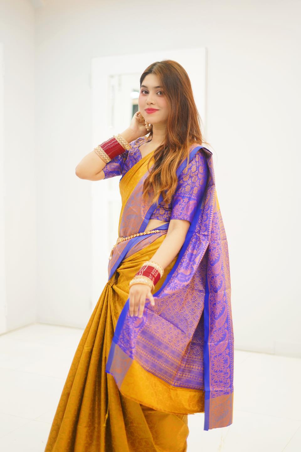 কাঞ্জিভরম কাটান শাড়ি ব্লাউজ পিসসহ