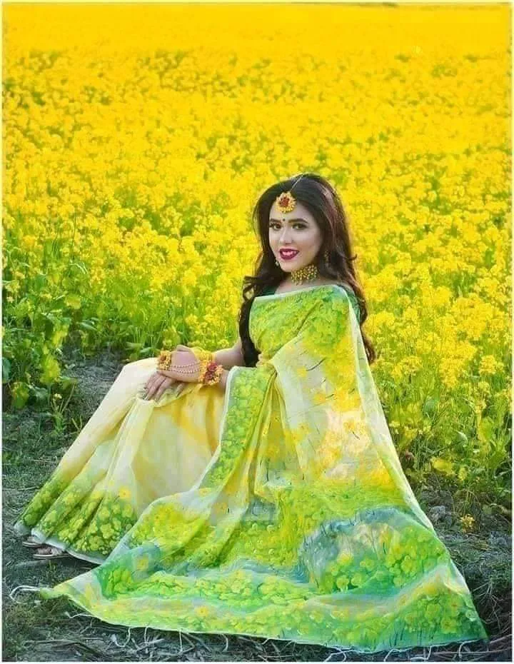 সব মৌসুমের হাফ সিল্ক হ্যান্ড পেইন্ট শাড়ি, মহিলাদের জন্য