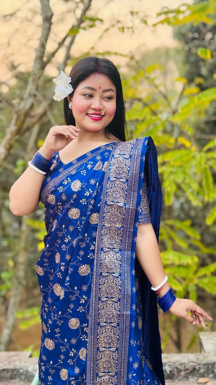 মডার্ন স্কিন প্রিন্ট সিল্ক শাড়ি ও ম্যাচিং ব্লাউজ পিস
