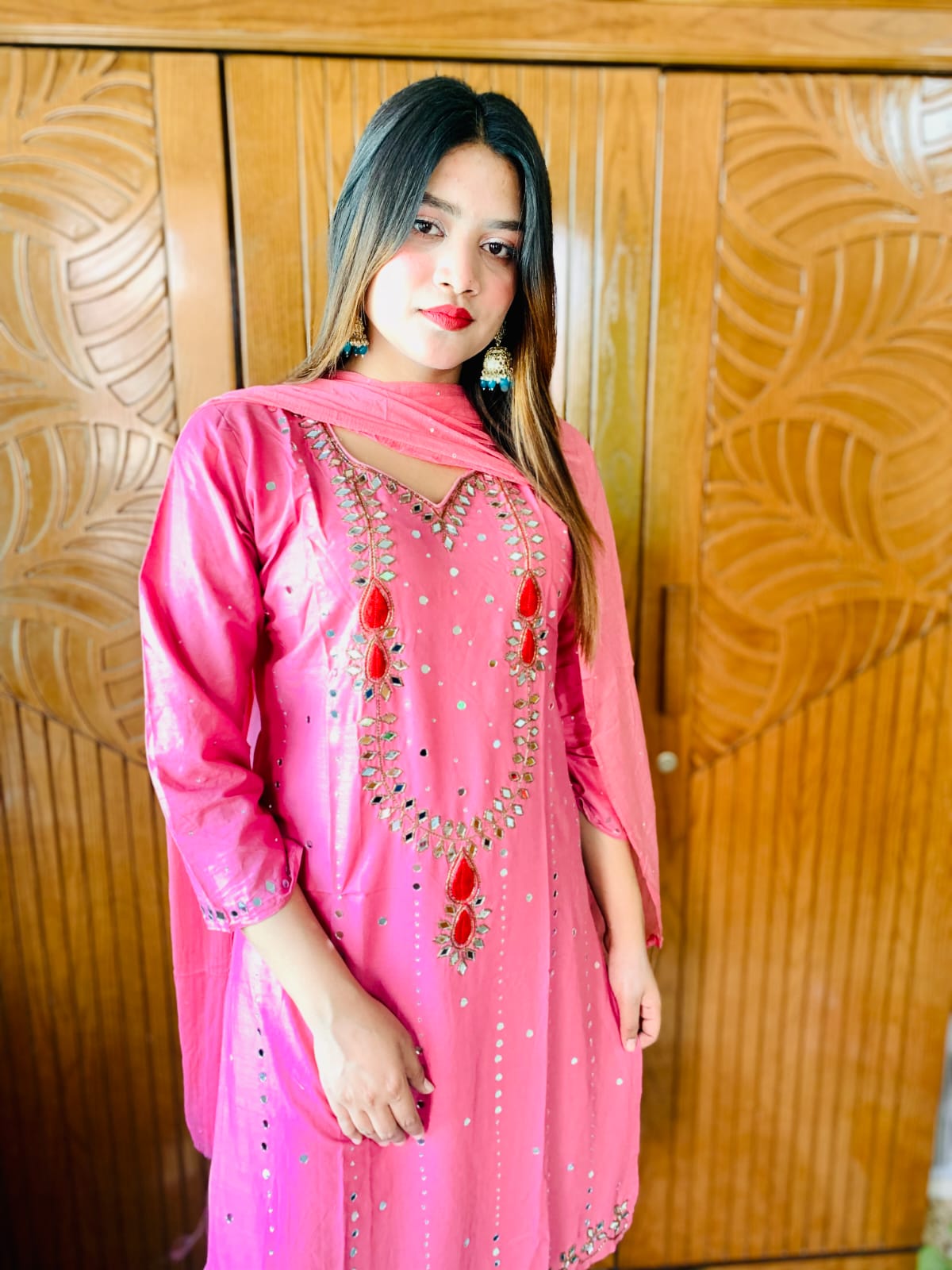 কারচুপির কাজের AC কটন থ্রি পিস, শিফন জর্জেট ওড়না