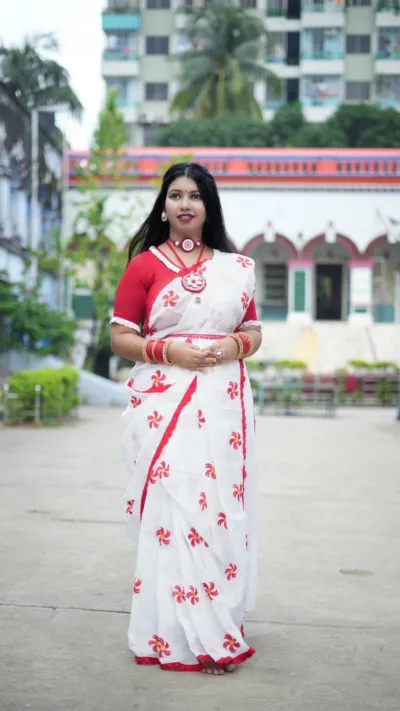 মেয়েদের ধুপিয়ান সিল্ক বল প্রিন্ট শাড়ি, লেসসহ