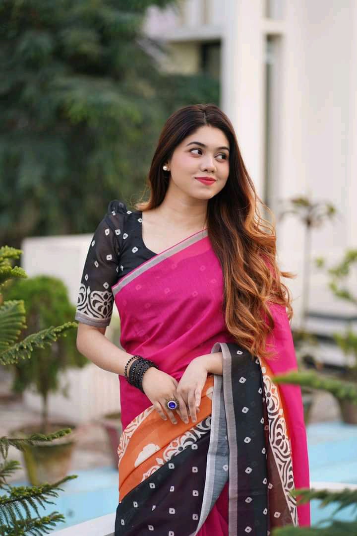 অধুরি চেরি সিল্ক শাড়ি, টাসেল ও ম্যাচিং ব্লাউজ পিস