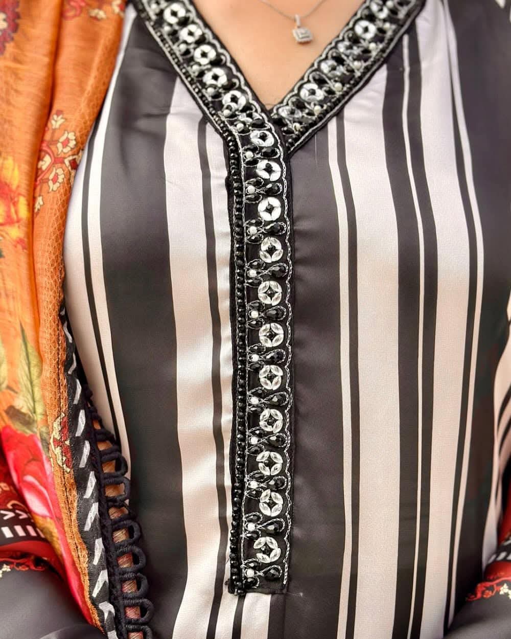 Dubai Silk ডিজিটাল প্রিন্ট থ্রি পিস সেট, 36 থেকে 46 সাইজ