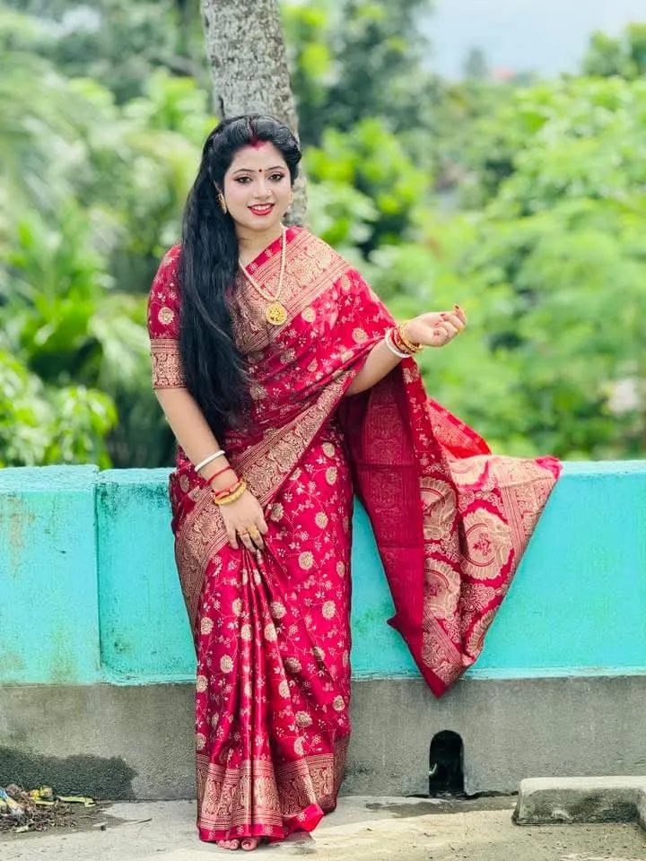 Screen Print Silk Saree with Matching Blouse Piece