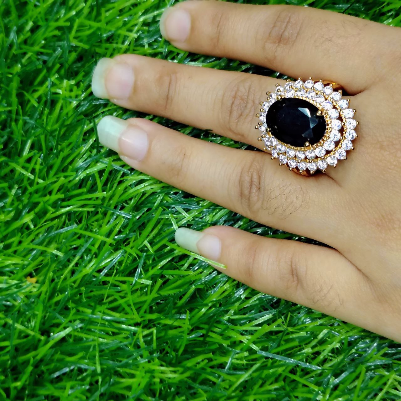 এমারেল্ড রয়্যাল ক্রাউন রিং