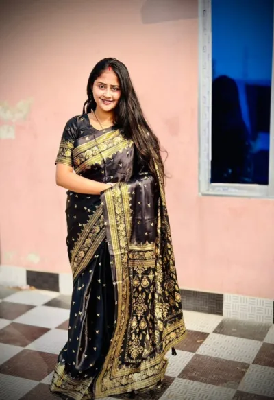 মহিলাদের স্ক্রিন প্রিন্ট সিল্ক শাড়ি, ম্যাচিং ব্লাউজসহ