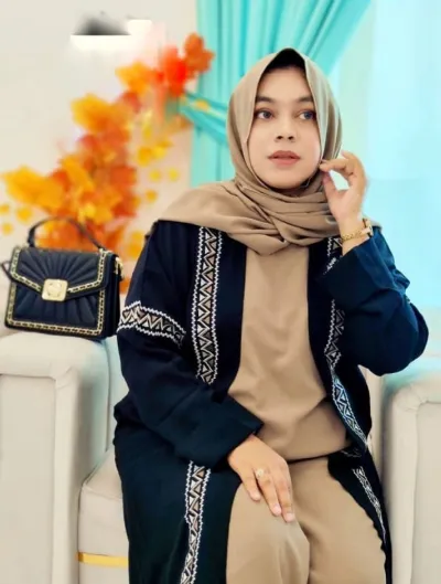 Dubai স্টাইলিশ আবায়া – ইনার, কটি ও হিজাবসহ