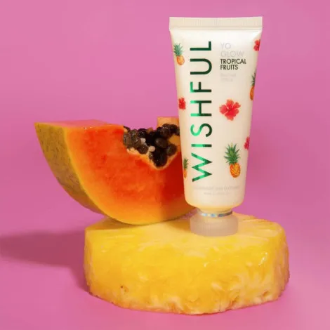 Huda Beauty উইশফুল ইয়ো গ্লো ট্রপিক্যাল ফ্রুটস এনজাইম স্ক্রাব 40 মিলি