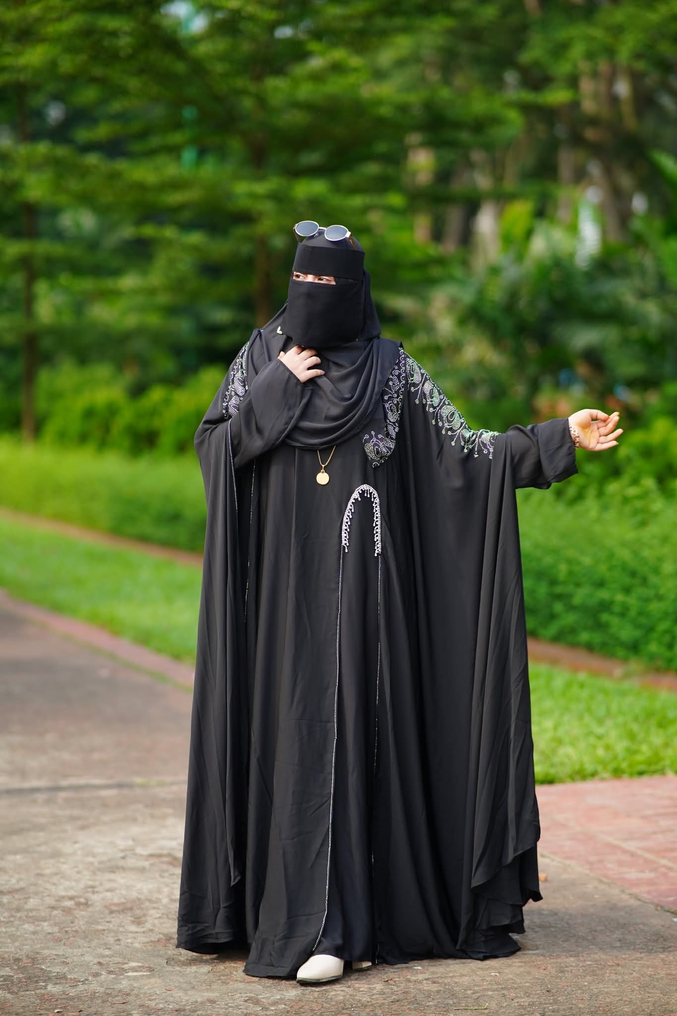 স্টোন ওয়ার্ক আবায়া সেট ইনার ও হিজাবসহ, ঘের 400, 6 রং