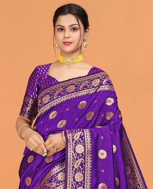 Modern Design Silk Saree with Screen Print and Blouse Piece