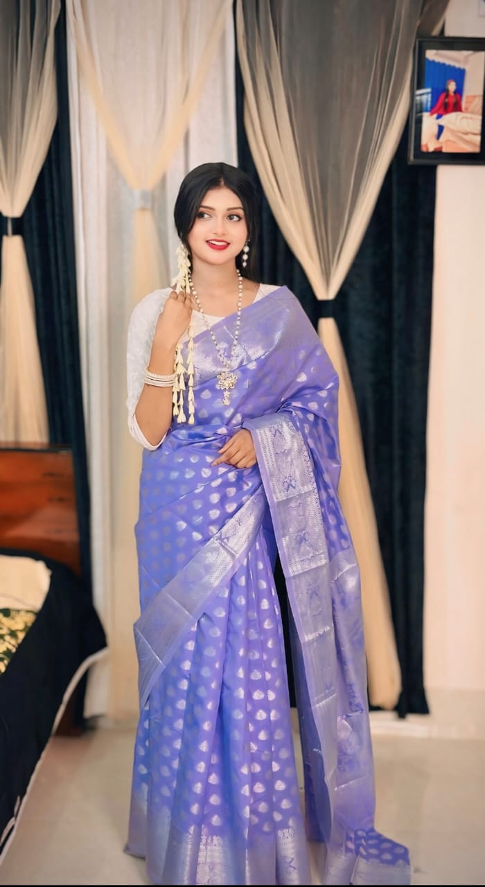 উৎসবের সফট সিল্ক কাতান শাড়ি, সূক্ষ্ম বুটি, ব্লাউজ ছাড়া