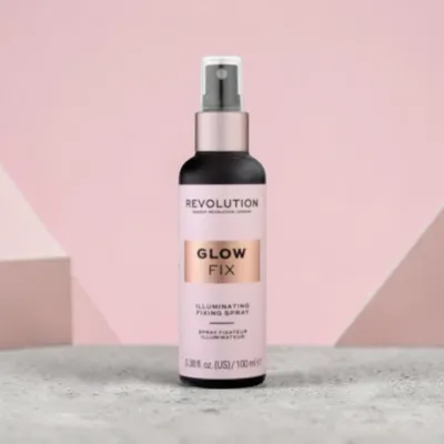 Makeup Revolution Glow Fix ইলুমিনেটিং ফিক্সিং স্প্রে 100ml