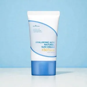 Isntree Hyaluronic Acid ন্যাচারাল সান ক্রিম SPF 50+ PA++++ 50ml