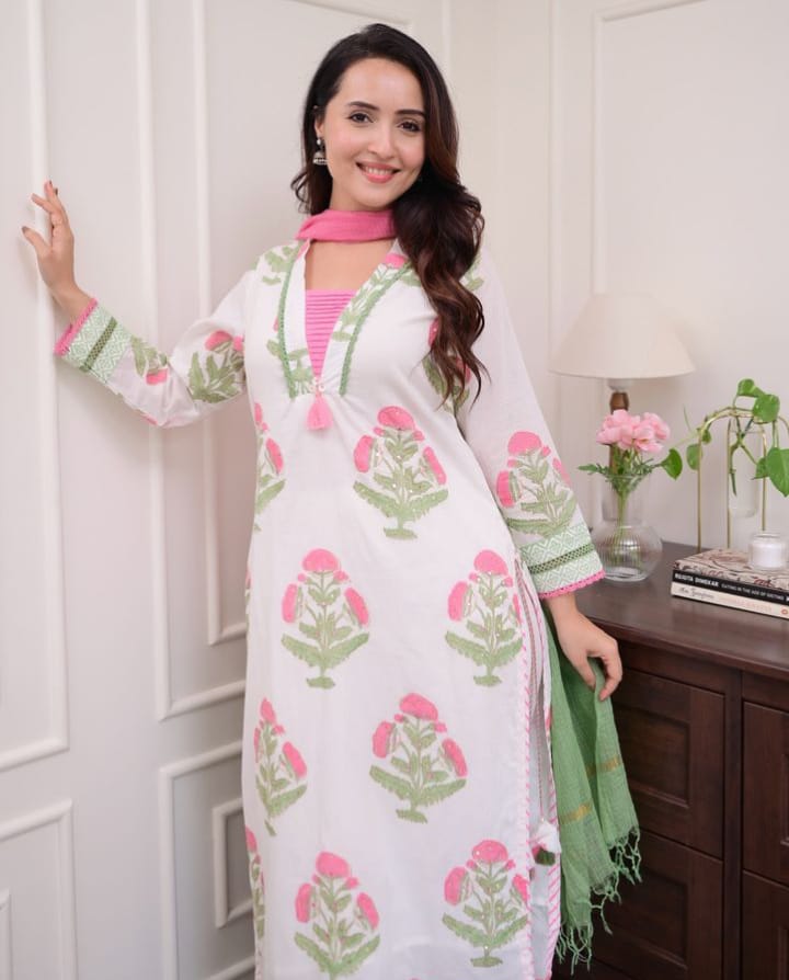 কটন স্ক্রিন প্রিন্ট থ্রি পিস, লেসের কাজ, 3 রং