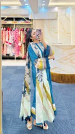 মেয়েদের লেস ট্রিম ডিজিটাল প্রিন্ট কামিজ, পান্ট ও ওড়না সেট