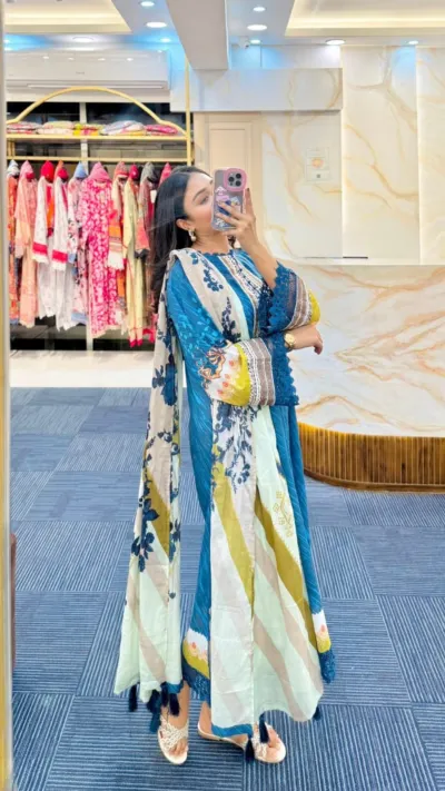 মেয়েদের লেস ট্রিম ডিজিটাল প্রিন্ট কামিজ, পান্ট ও ওড়না সেট