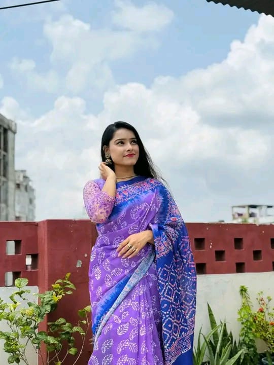 Floral Chanderi Silk Saree for Party and Photoshoot Wear