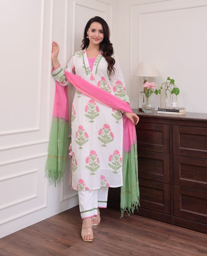 কটন স্ক্রিন প্রিন্ট থ্রি পিস, লেসের কাজ, 3 রং