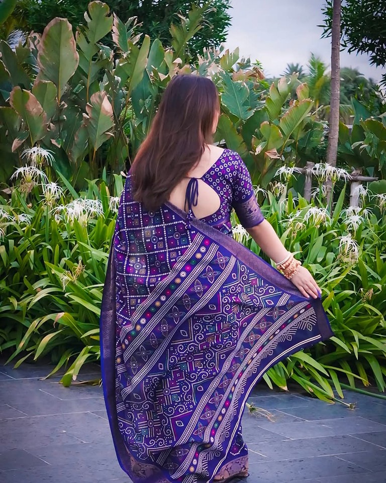 হাফ সিল্ক চুনরি প্রিন্ট শাড়ি, ব্লাউজ পিস সহ, 5 রং