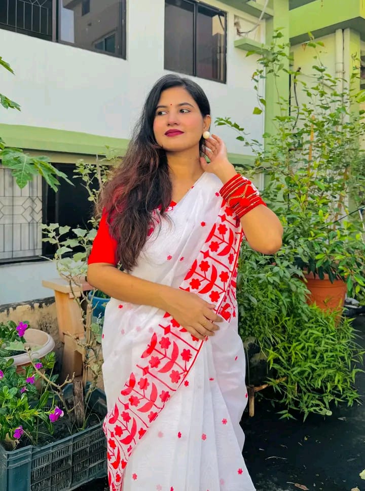 মেয়েদের হাফ সিল্ক ব্লক প্রিন্ট শাড়ি, 12 হাত, 4 রং