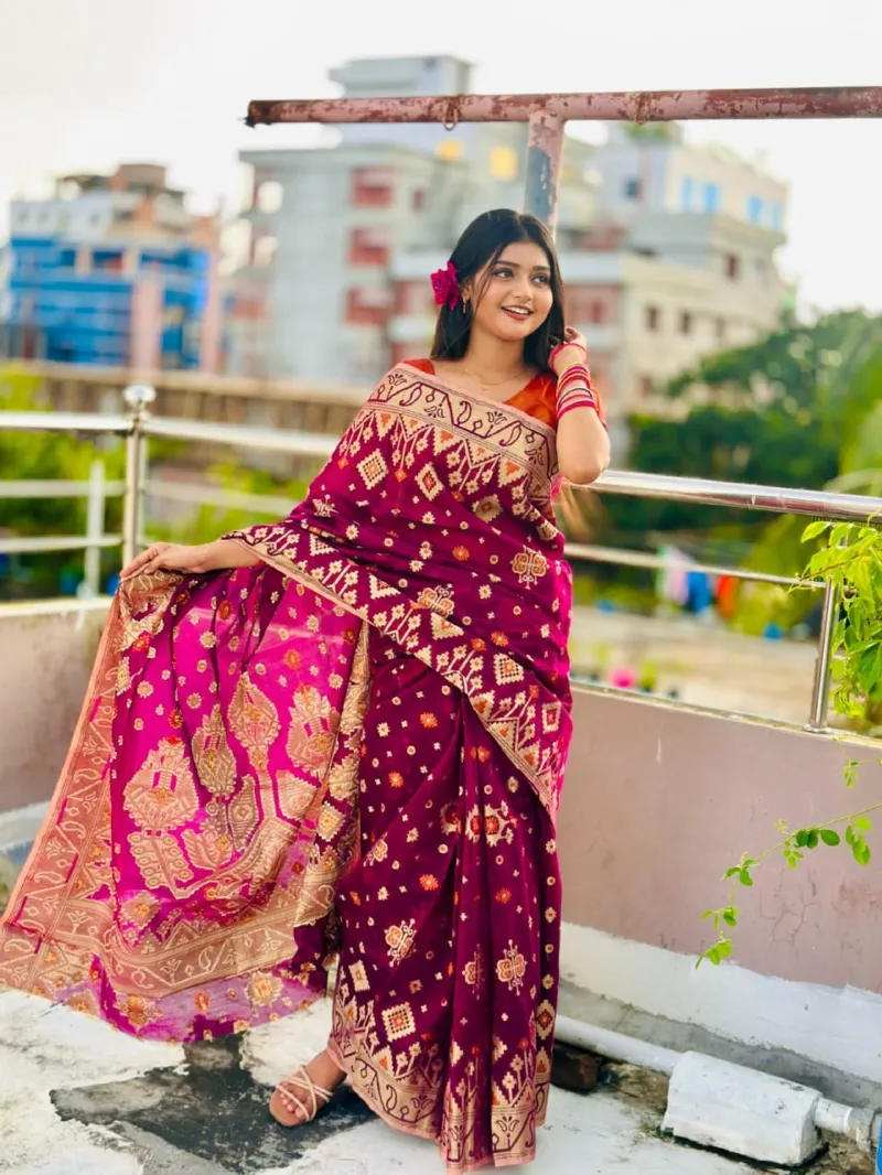 Zari Jamdani Saree with Matching Blouse Piece, 4 Colours