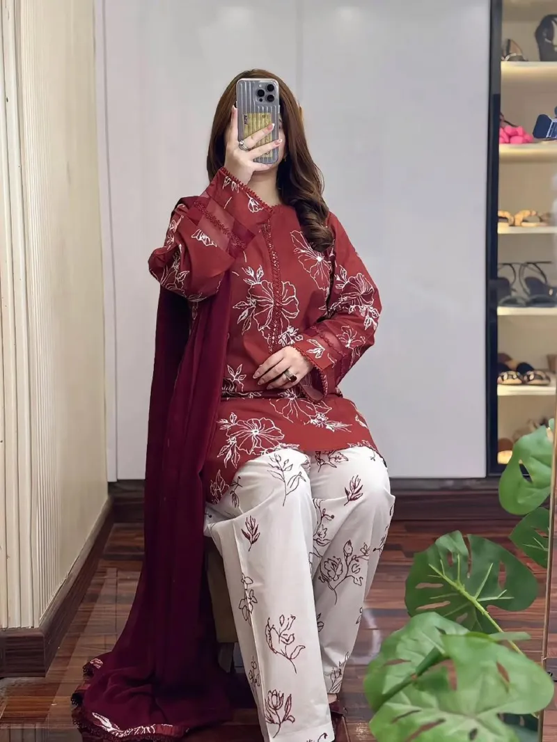 মেয়েদের কটন স্কিন প্রিন্ট থ্রি-পিস, লেসসহ, সাইজ L থেকে XXL