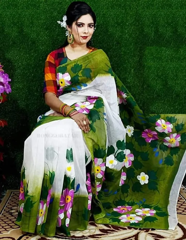 মহিলাদের হাতে ব্রাশ পেইন্ট করা হাফ সিল্ক শাড়ি